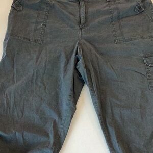 Sonoma capris mid rise color army green.  Size 18W.